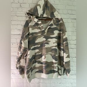 Aerie Hoodie Adult Medium Tan Brown Camouflage Hooded Pullover Sweater Womens
